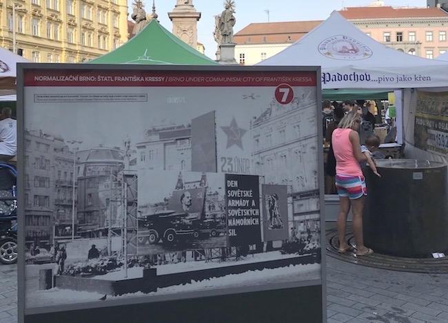 Exposition en août 2018 à Brno sur la ville tchèque au temps du communisme. © Mucchielli/Naja