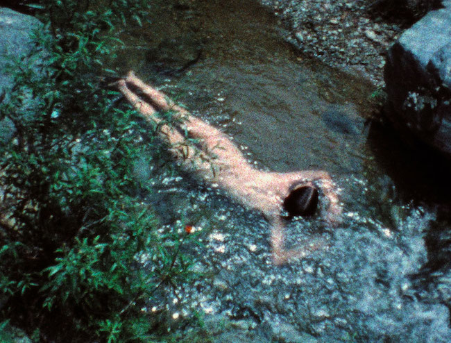 Creek 1974, Ana Mendieta Film Super-8.© The Estate of Ana Mendieta Collection, LLC. Courtesy Galerie Lelong & Co.
