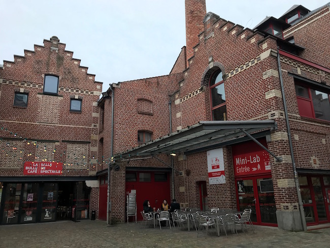 Installée dans une ancienne brasserie de Lille, la Maison Folie Moulins s'associe à l'événement Lille Capitale du Design avec l'exposition du Collectif Graphites. ©Rivaud/NAJA