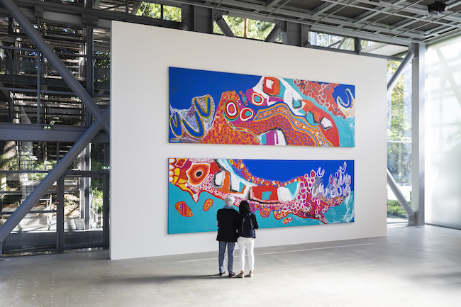 Oeuvres collectives, Exhibition Mirdidingkingathi Juwarnda Sally Gabori presented at the Fondation Cartier - Paris – 2022 © Photo Thibaut Voisin 

