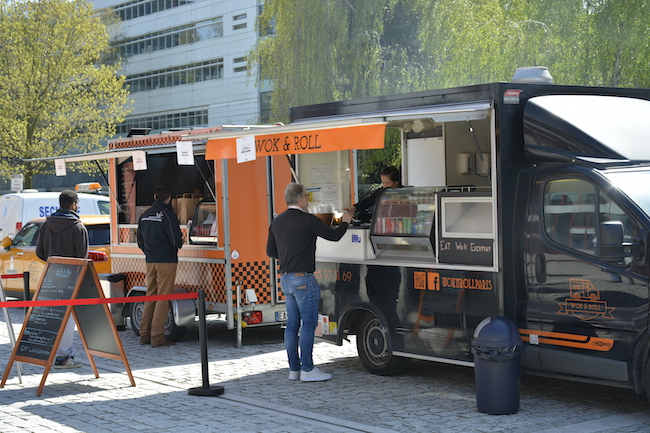 Un food truck ça attire l'oeil, deux ou plus c'est une véritable attraction culinaire. © FoodTruckAgency 