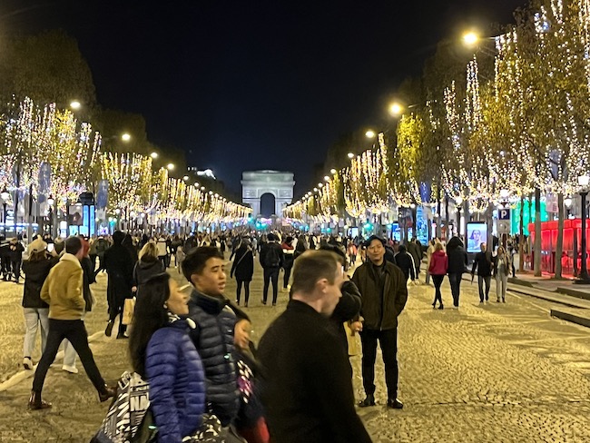 Champs Élysées : des illuminations à faible consommation