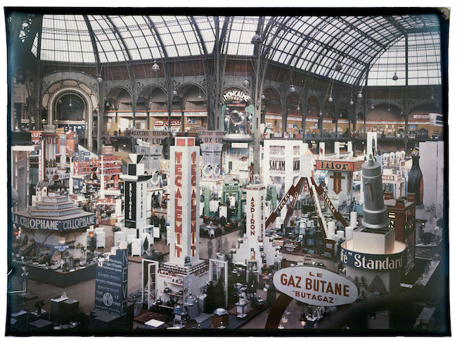 10ème Salon des arts ménagers, le lieu où tous les industriels du secteur doivent être présents. 1933.© Archives nationales, Pierrefitte-sur-Seine