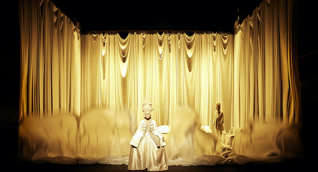 Hélène Alexandridis, magnifique et perfide marquise de Merteuil de Quartett, dans la mise en scène de Jacques Vincey ©Raynaud de Lage