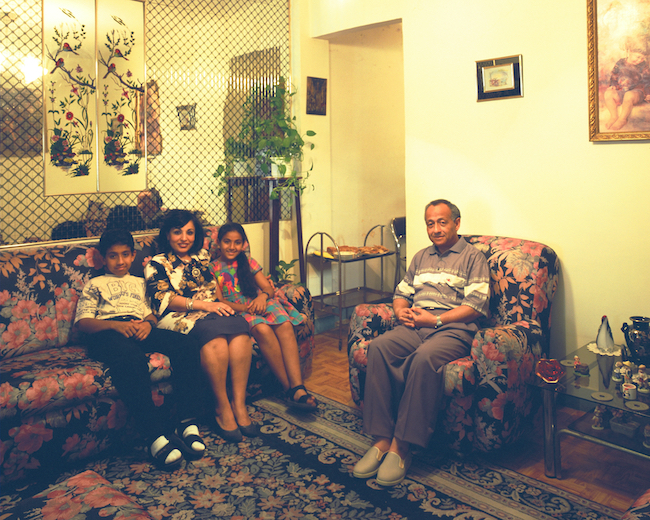 Photographie représentant une famille à Alexandrie. Alain Leloup. 1997. Égypte, Alexandrie © Alain Leloup / Mucem