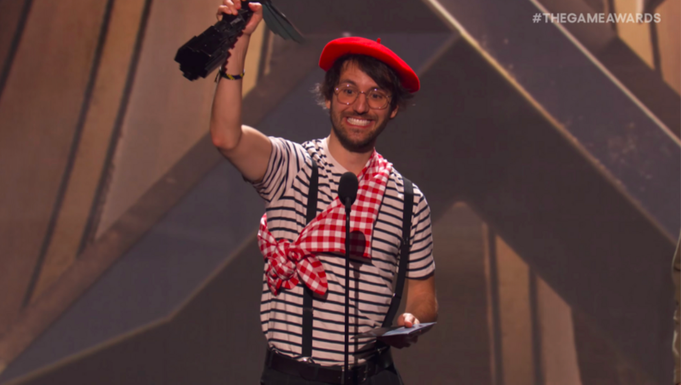 Guillaume Bauche, directeur créatif de Sandfall Interactive, affiche sa joie de recevoir le trophée suprême de 