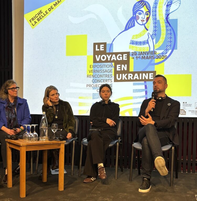 Rencontre au Labofriche avec les opérateurs culturels, de France, d'Europe et d'Ukraine. De gauche à droite : Judith Videcoq, représentant Europe Créative, Corinne Poulain, directrice des Champs Libres à Rennes, Valeriia Borokh, directrice adjointe du centre Yermilov, Volodymyr Sheiko, directeur général de l’Institut ukrainien. ©Rivaud-NAJA