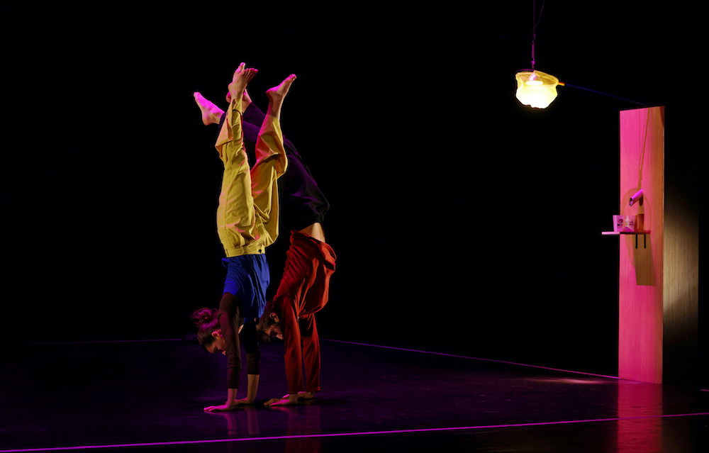 DANS MA CUISINE, UN DESERT, Choregraphie Christian et François Ben Aim, Ecriture et dramaturgie Mariette Navarro, Creation musicale Patrick de Oliveira, Creation lumieres Laurent Patissier, Creation costumes Aurore Thibout, seance de travail L’Envolee (Val de Briard) le 12 decembre 2025
Avec : Louise Hardouin et Jules Sadoughi
(photo by Patrick Berger)