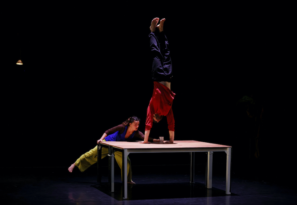 DANS MA CUISINE, UN DESERT, Choregraphie Christian et François Ben Aim, Ecriture et dramaturgie Mariette Navarro, Creation musicale Patrick de Oliveira, Creation lumieres Laurent Patissier, Creation costumes Aurore Thibout, seance de travail L’Envolee (Val de Briard) le 12 decembre 2025
Avec : Louise Hardouin et Jules Sadoughi
(photo by Patrick Berger)