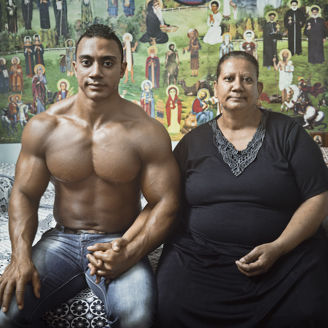 Denis Dailleux, Mère et fils au Caire, 2014. Agence VU’ © Denis Dailleux / Agence VU’