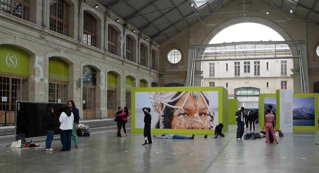Hall du CENTQUATRE-PARIS lors du Festival Circulation(s).