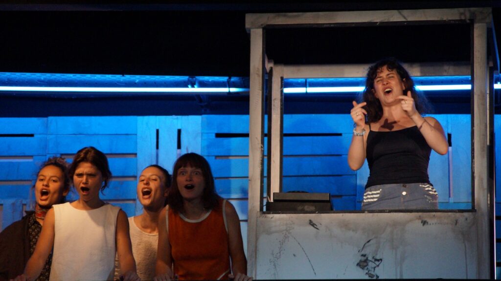 Lilas Chaussende, Clara Guehennec, Lou Duckett, Charlotte de Cormis et Judikaël Goater dans Gynt