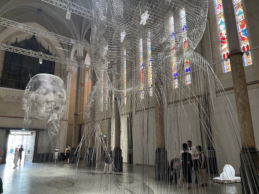 L'installation de Jaume Plensa au Carré Sainte-Anne de Montpellier © Tréviers/Naja